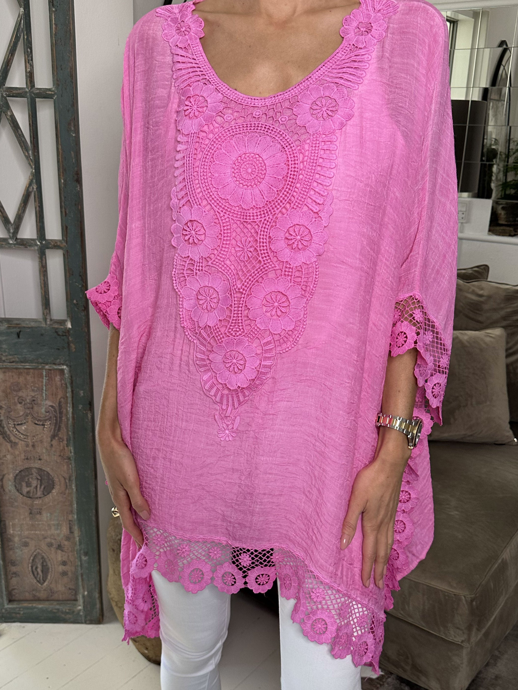 Leslie - Vacker tunika med spetskanter